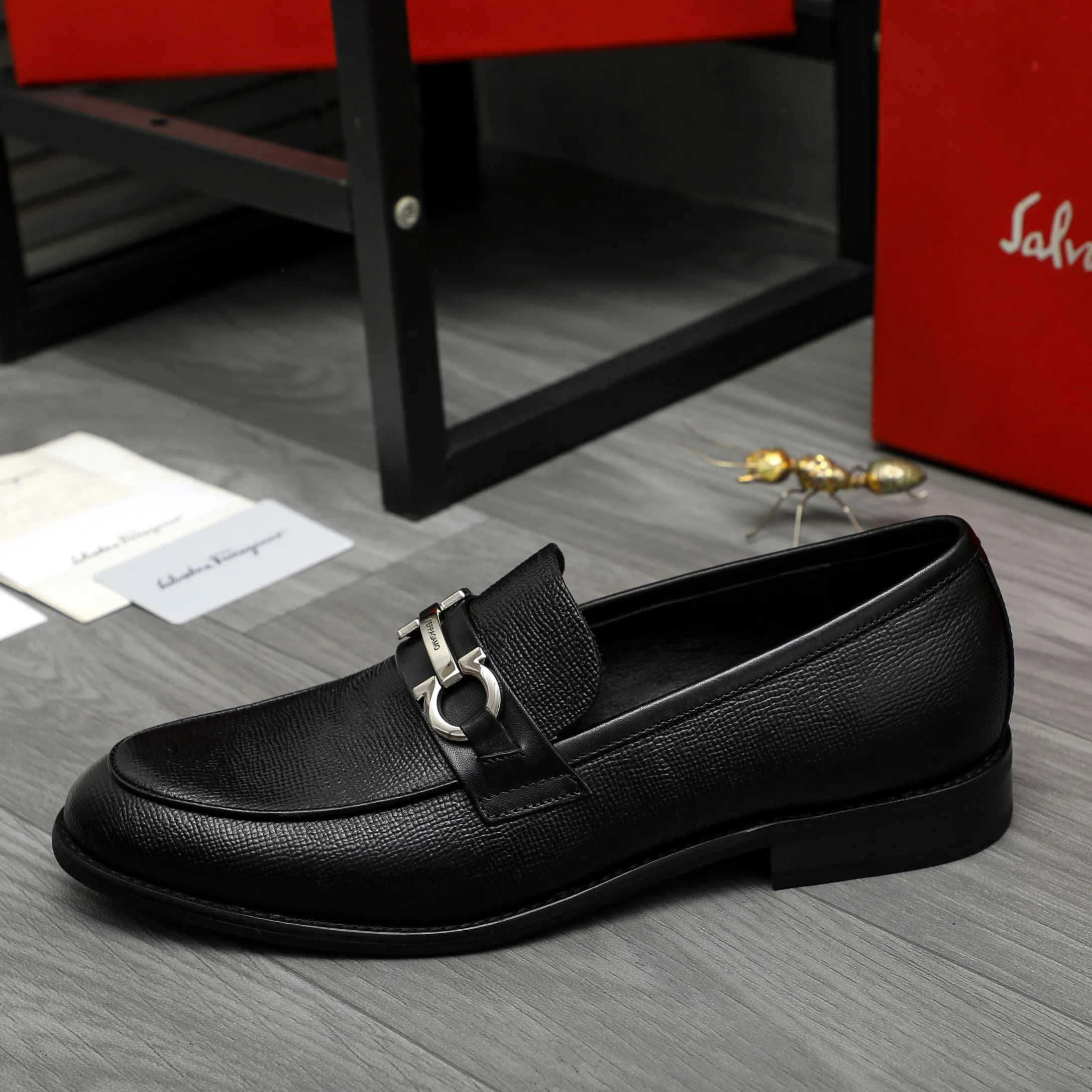 Men's shoes 💰420 Product trademark: Ferragamo "Ferragamo" business slip-on leather shoes Regular size: 39-45 (38.46 custom-made, non-returnable) Product materials: Selected high-quality pebbled cowhide upper, sheepskin lining, original rubber outsole